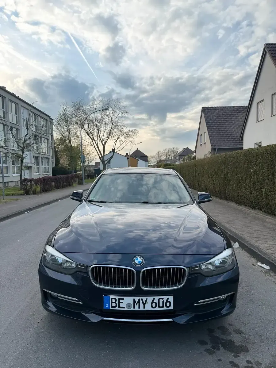 Gebraucht BMW 316 Luxury Line 136 PS (100 kW) 2013 Blau Limousine