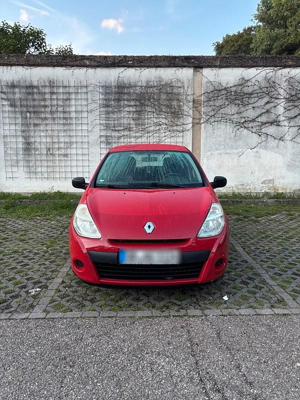 Rot Gebraucht 2012 Renault Clio III Kleinwagen | 2.500 € - Bild 1/4