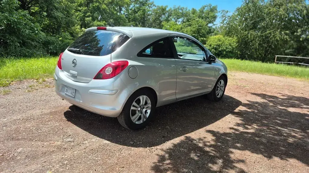 Gebraucht Opel Corsa Satellite 87 PS (63 kW) 2011 Silber Kleinwagen