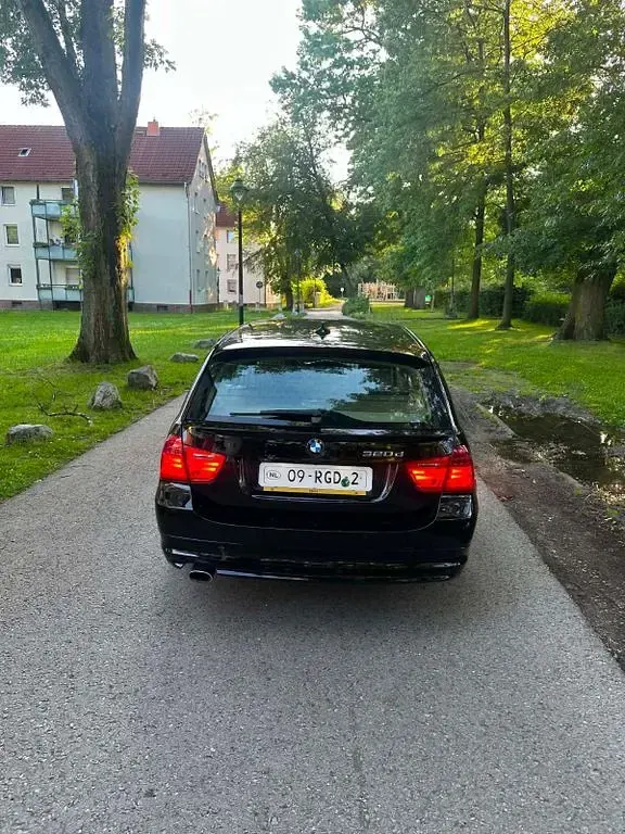 Gebraucht BMW 320 Efficient Dynamics 163 PS (119 kW) 2011 Schwarz Kombi