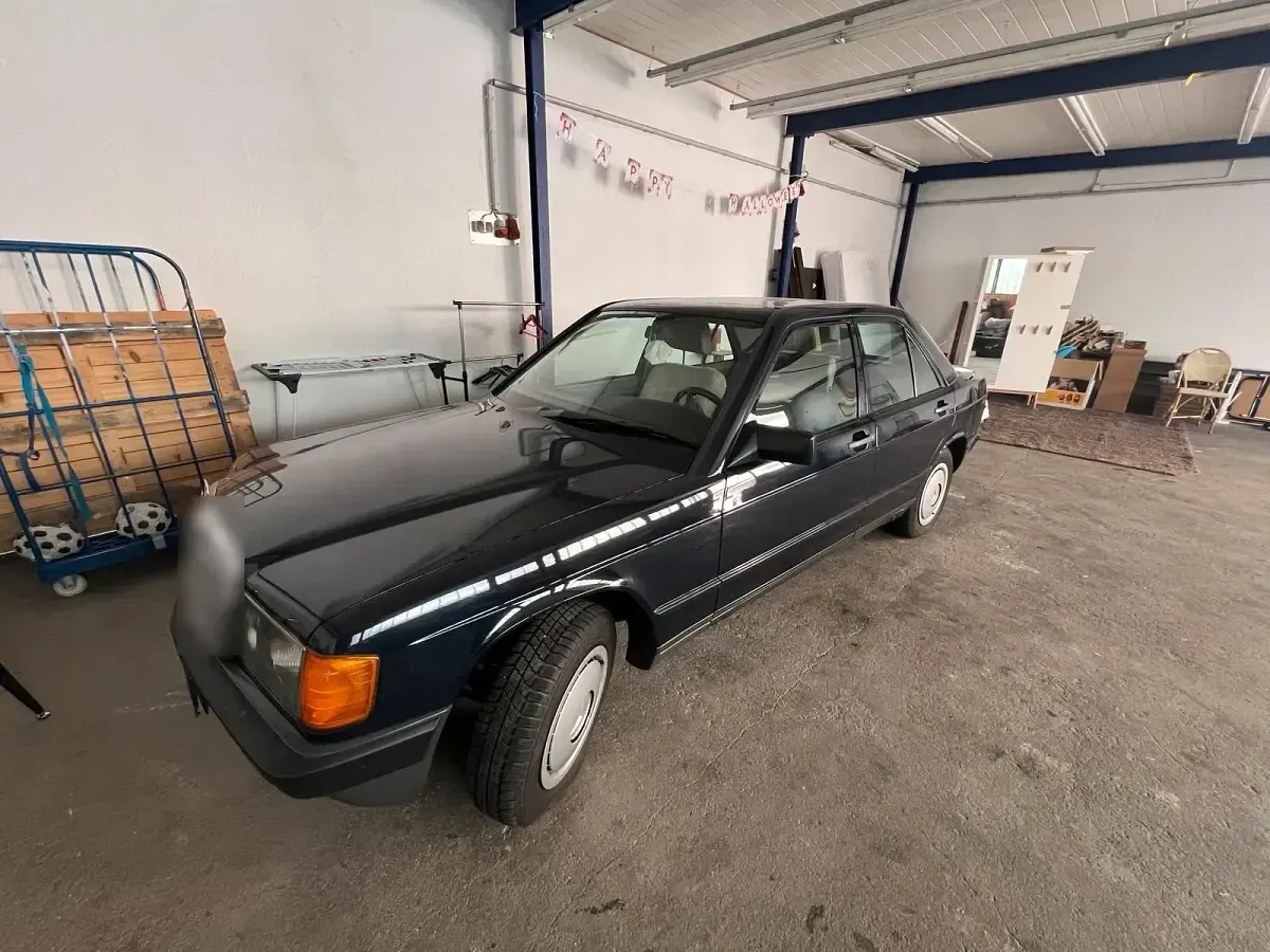 Gebraucht Mercedes 190 122 PS (89 kW) 1988 Blau Limousine