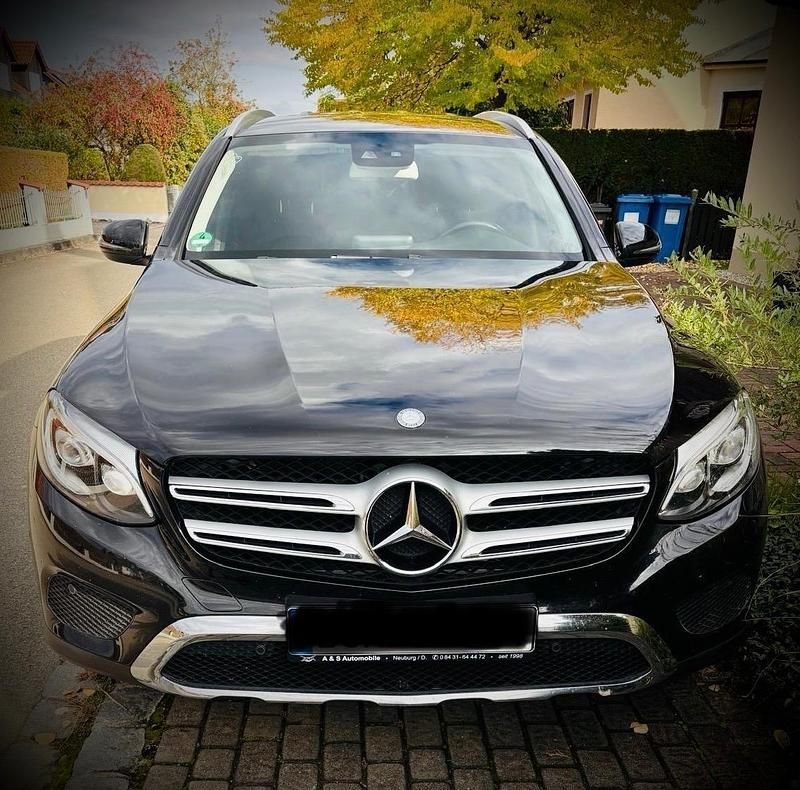 Schwarz Gebraucht 2016 Mercedes GLC220 Exclusive SUV | 19.600 € (Guter Preis) - Bild 1/4
