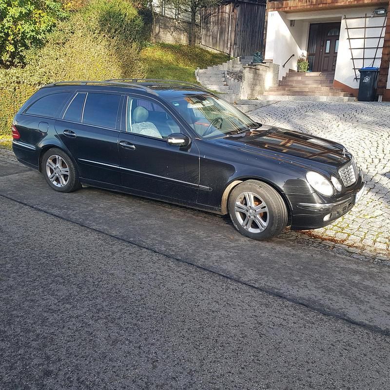 Schwarz Gebraucht 2004 Mercedes E270 Elegance Kombi | 1.200 € (Superpreis) - Bild 1/1