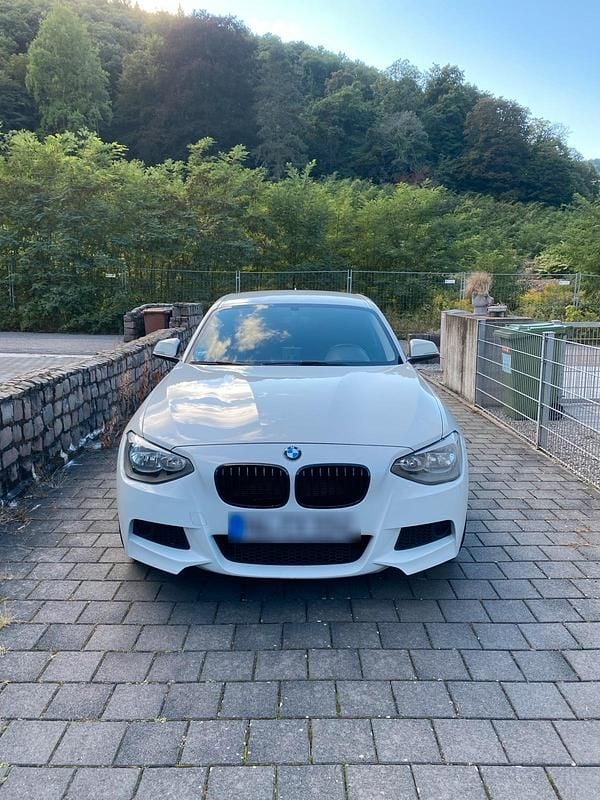 Weiß Gebraucht 2014 BMW 114 Kleinwagen | 7.000 € (Fairer Preis) - Bild 1/4