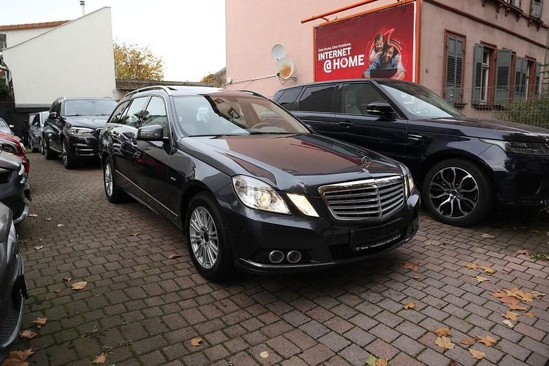 Grau Gebraucht 2010 Mercedes E200 Kombi | 11.400 € (Fairer Preis) - Bild 1/4