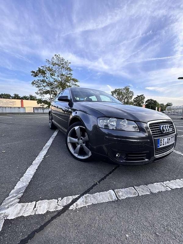 Grau Gebraucht 2005 Audi A3 Ambiente Kleinwagen | 5.750 € (Teuer) - Bild 1/4