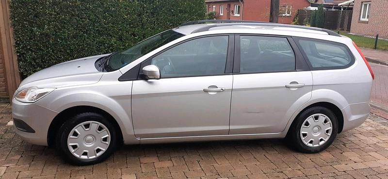 Gebraucht Ford Focus 109 PS (80 kW) 2011 Silber Kombi