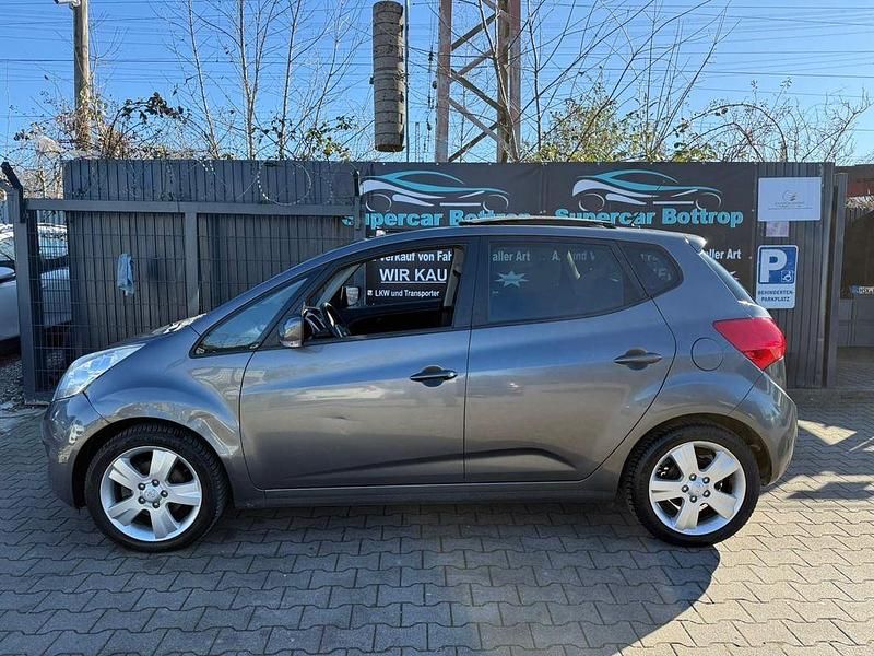 Gebraucht Kia Venga 90 PS (66 kW) 2011 Grau Kleinwagen