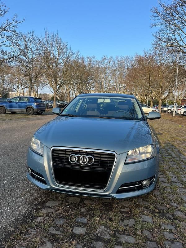 Gebraucht Audi A3 Sportback 125 PS (91 kW) 2010 Blau Kleinwagen