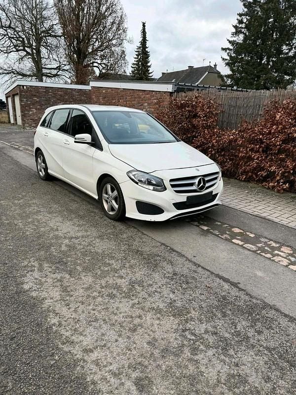 Gebraucht Mercedes B160 90 PS (66 kW) 2017 Weiß Van / Kleinbus