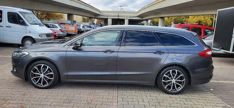Grau Gebraucht 2017 Ford Mondeo Limousine | 12.000 € (Fairer Preis) - Bild 1/4