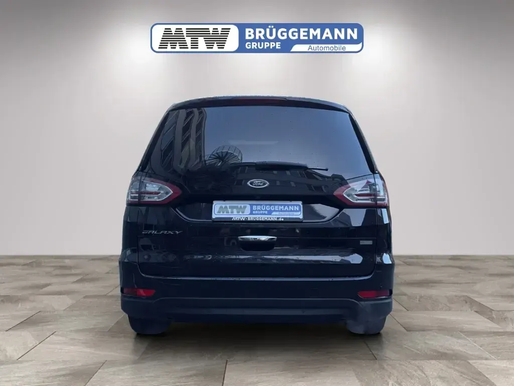Używany Ford Galaxy Titanium 239 KM (175 kW) 2016 Czarny Minivan