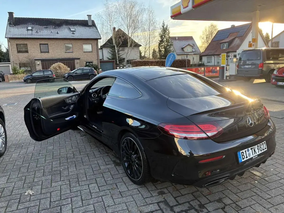 Gebraucht Mercedes C200 AMG line Plus 184 PS (135 kW) 2021 Coupé