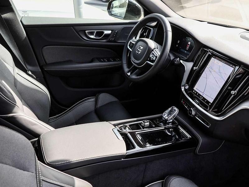 Gebraucht Volvo V60 Plus 349 PS (256 kW) 2025 Schwarz Kombi
