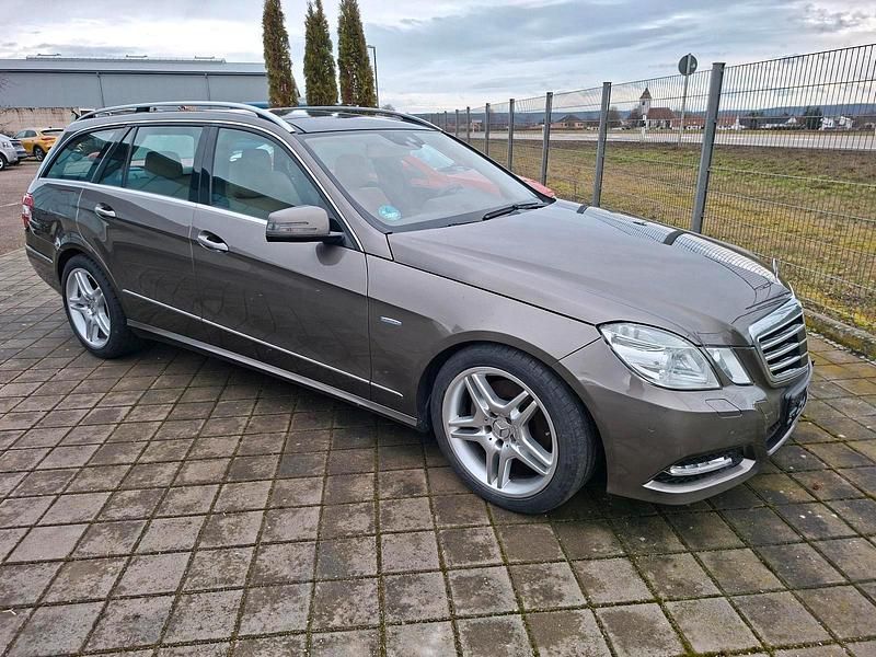 Gebraucht Mercedes E350 231 PS (169 kW) 2011 Gold Kombi