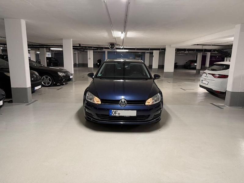 Blau Gebraucht 2015 VW Golf VII LOUNGE Limousine | 13.699 € (Fairer Preis) - Bild 1/4