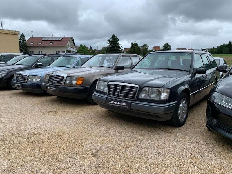 Gebraucht Mercedes E200 136 PS (100 kW) 1994 Schwarz Kombi