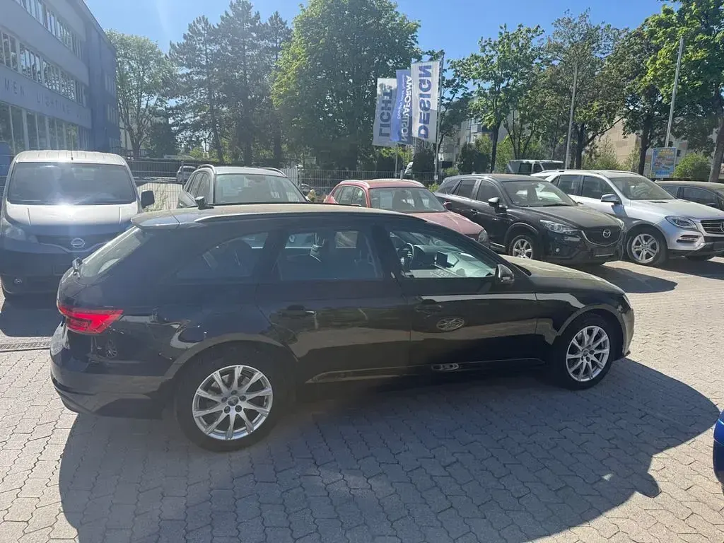 Gebraucht Audi A4 Basis 150 PS (110 kW) 2017 Schwarz Kombi