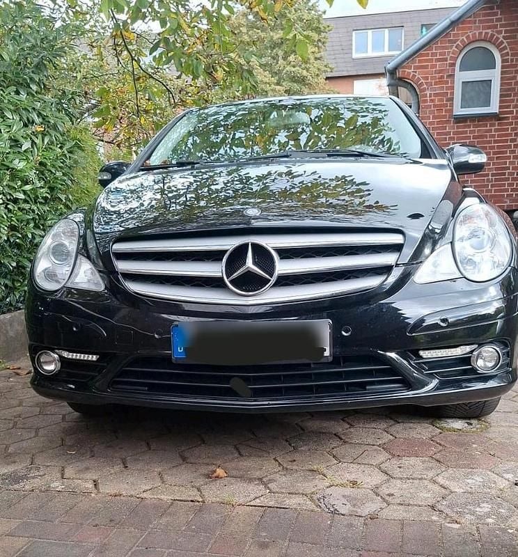 Schwarz Gebraucht 2009 Mercedes R320 Van / Kleinbus | 5.950 € (Etwas zu teuer) - Bild 1/4