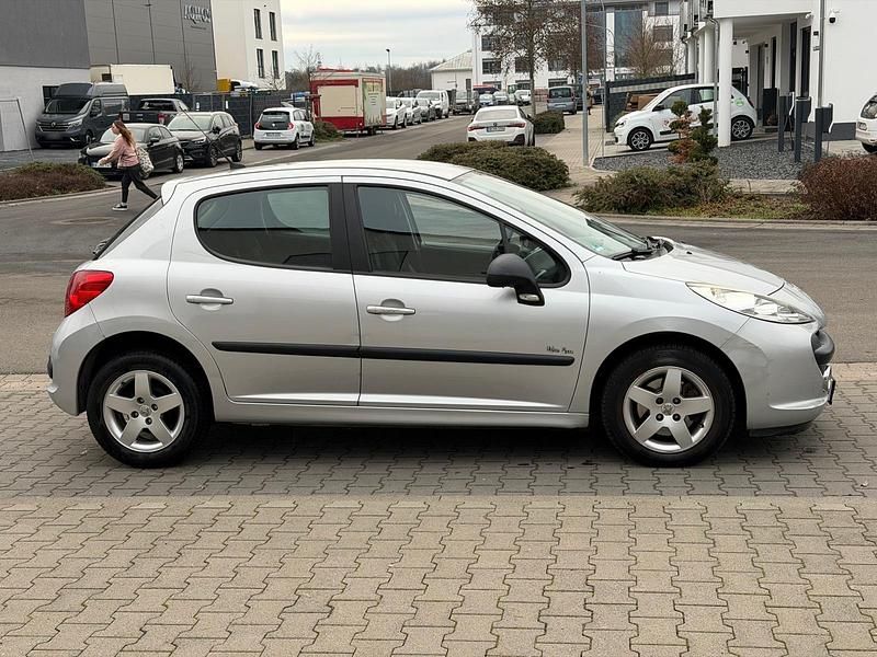 Gebraucht Peugeot 207 100 PS (73 kW) 2007 Silber Limousine