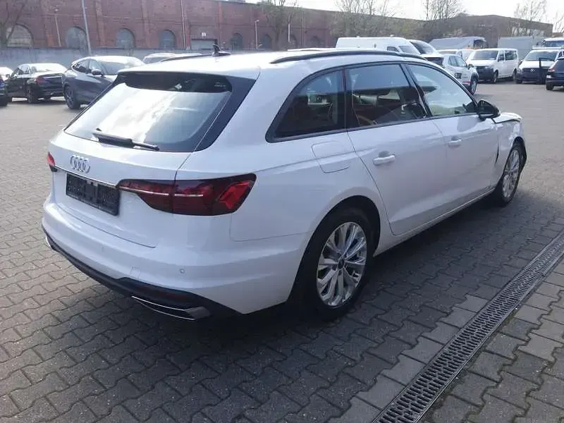 Gebraucht Audi A4 Business 150 PS (110 kW) 2023 Weiß Kombi