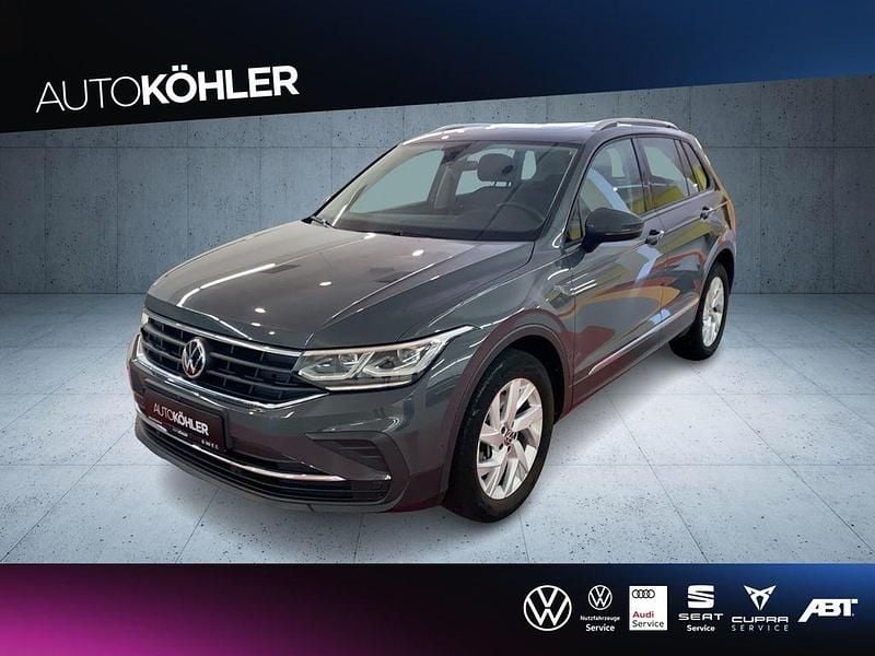 Grau Gebraucht 2021 VW Tiguan Life SUV | 30.990 € (Etwas zu teuer) - Bild 1/4