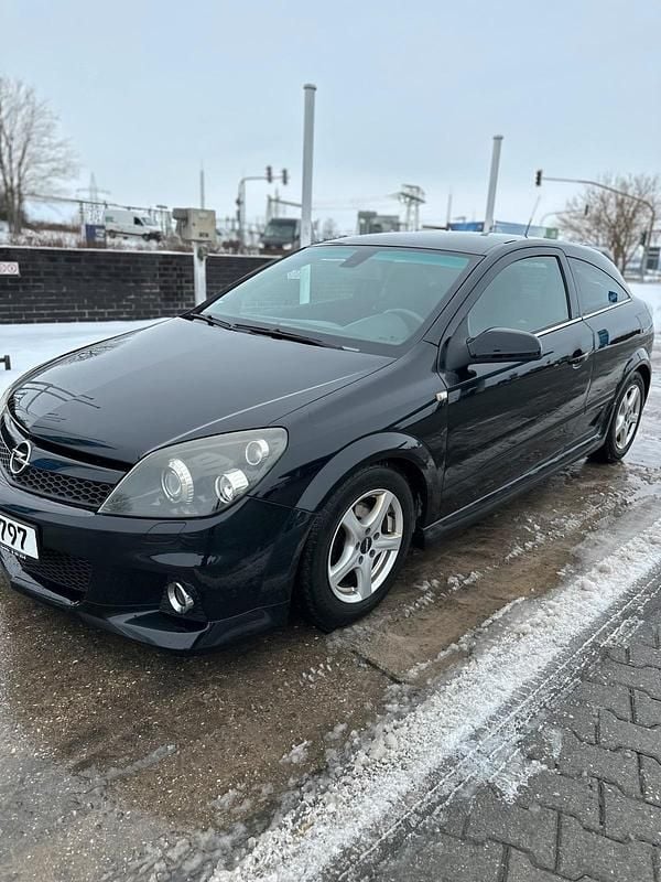 Gebraucht Opel Astra 115 PS (84 kW) 2009 Schwarz Coupé