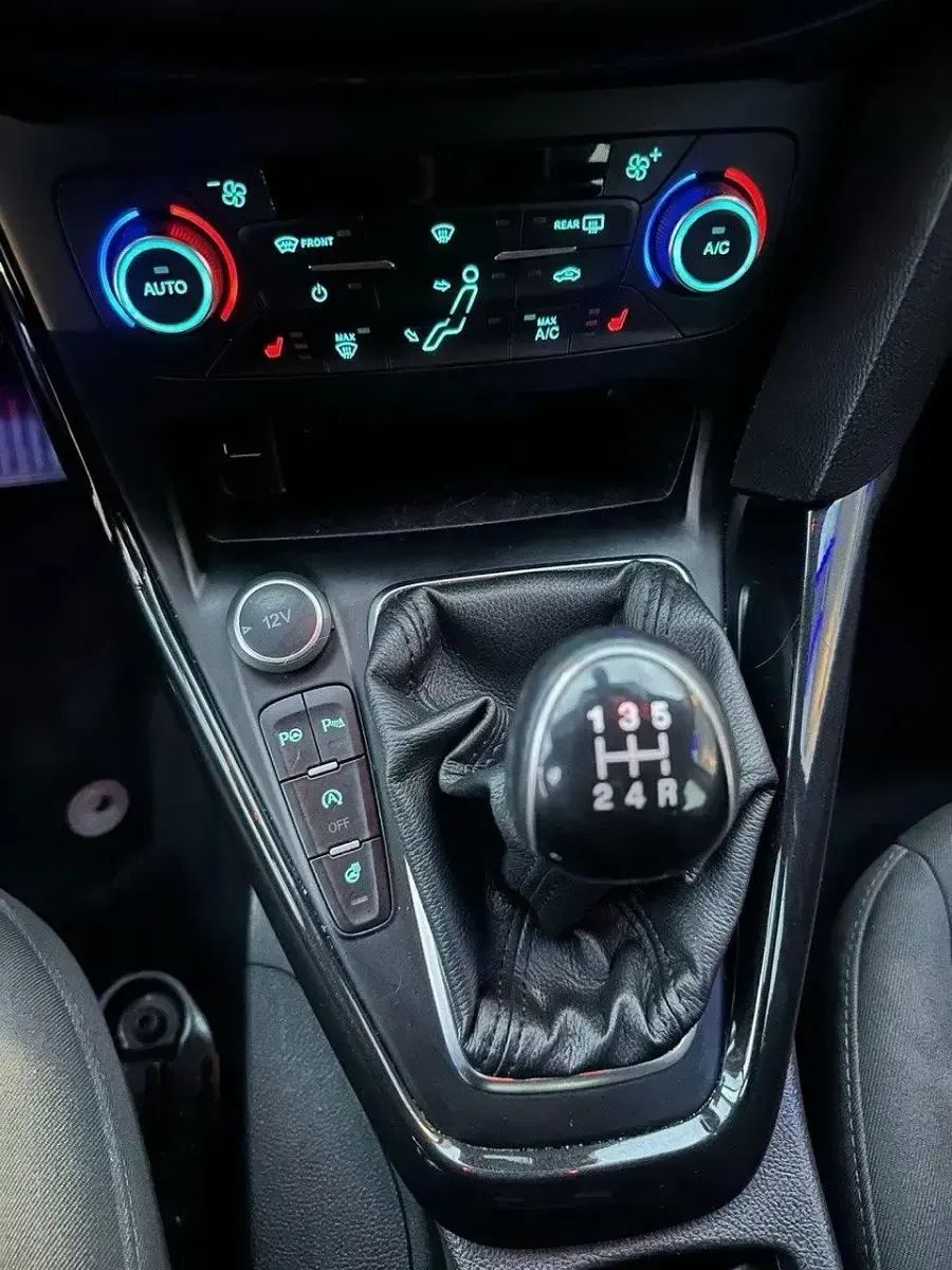 Gebraucht Ford Focus 100 PS (73 kW) 2015 Andere farben Kombi