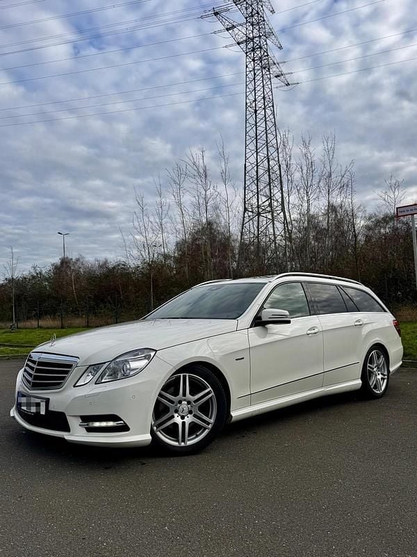 Weiß Gebraucht 2011 Mercedes E350 AMG Kombi | 12.500 € (Guter Preis) - Bild 1/4