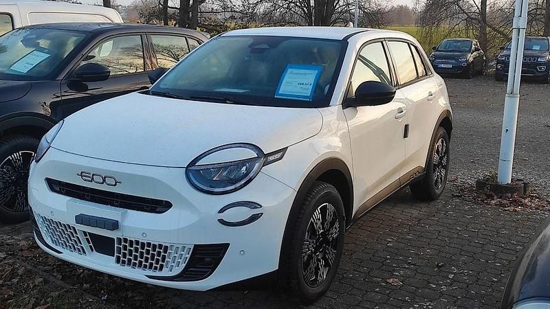 Weiß Neu 2025 Fiat 600 Business SUV | 29.680 € - Bild 1/4