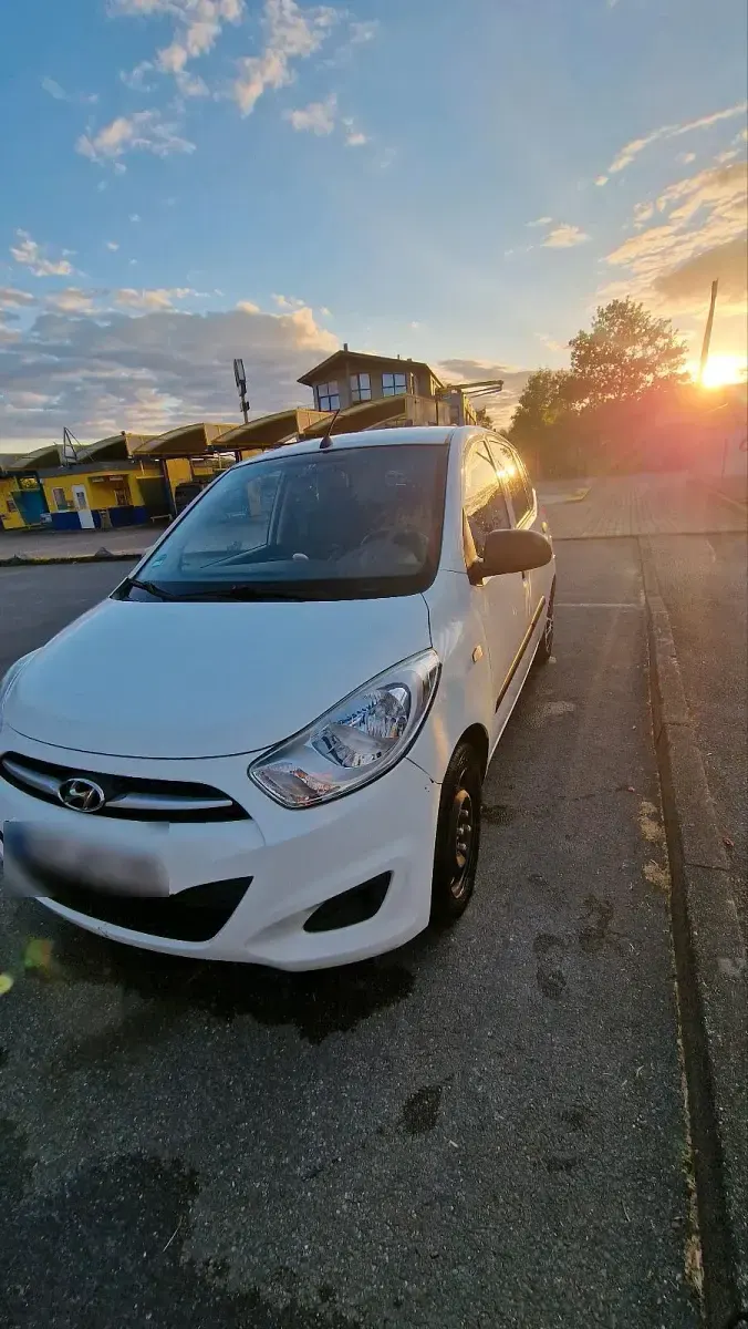 Gebraucht Hyundai i10 69 PS (50 kW) 2012 Weiß Kleinwagen