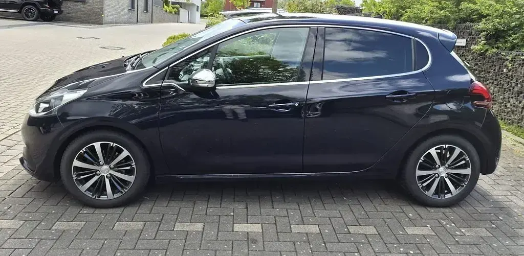 Gebraucht Peugeot 208 Urban Move 82 PS (60 kW) 2016 Blau Kleinwagen