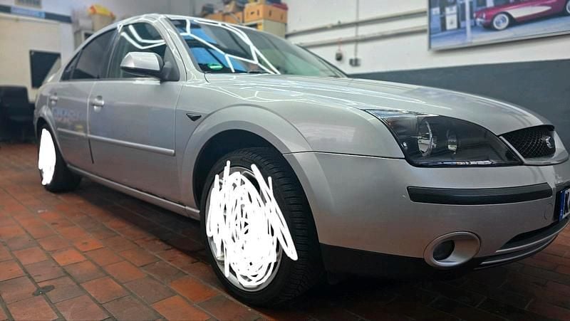 Gebraucht Ford Mondeo 146 PS (107 kW) 2002 Silber Limousine