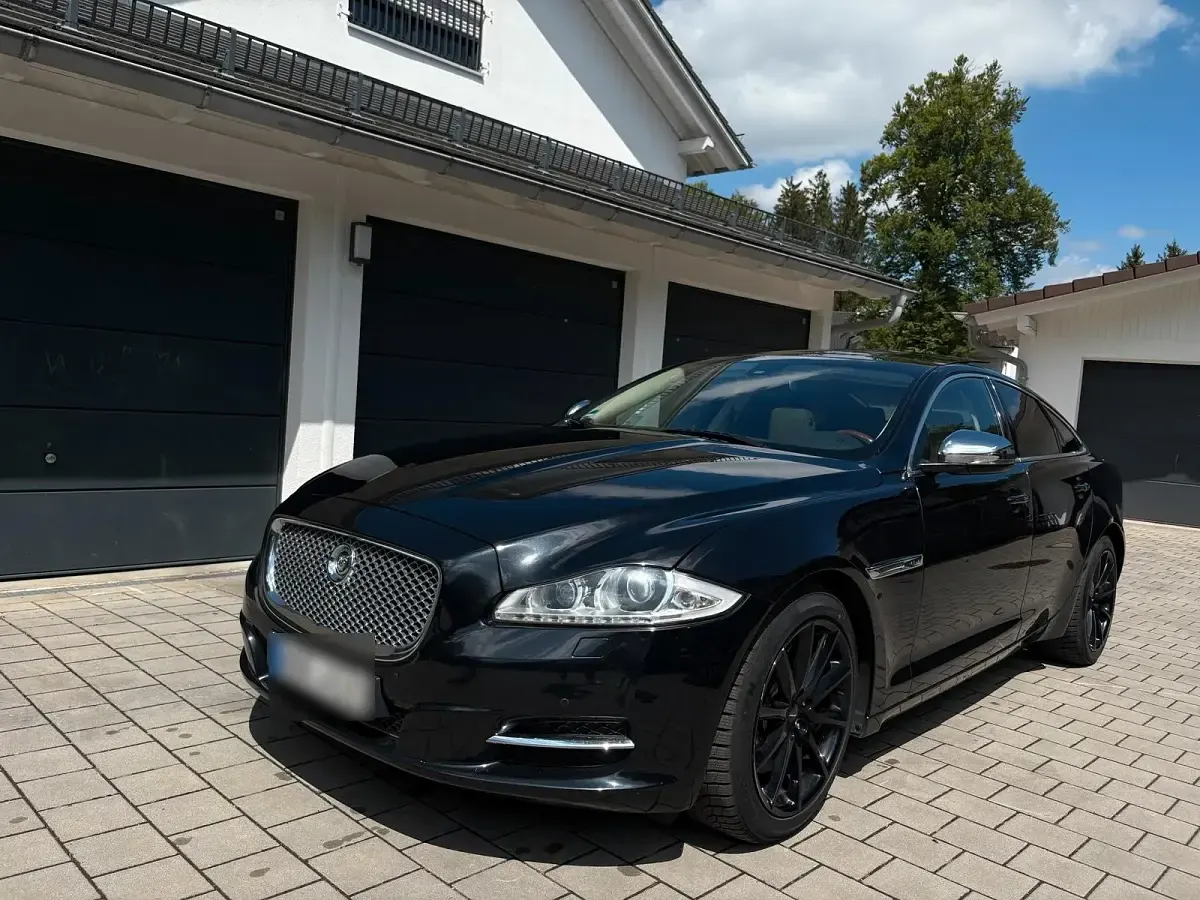Używany Jaguar XJ 510 KM (375 kW) 2011 Czarny Sedan/Limuzyna