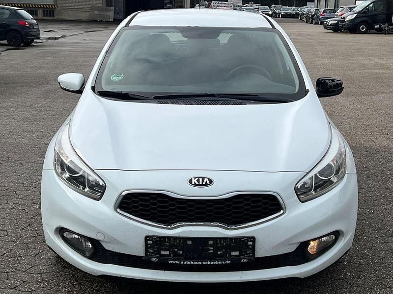 Gebraucht Kia Ceed 99 PS (72 kW) 2014 Weiß Kleinwagen