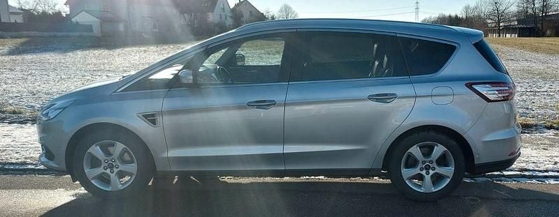 Silber Gebraucht 2017 Ford S-MAX Titanium Van / Kleinbus | 15.900 € (Guter Preis) - Bild 1/4