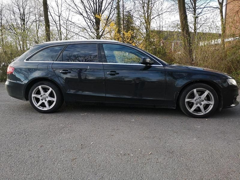 Gebraucht Audi A4 143 PS (105 kW) 2011 Schwarz Kombi