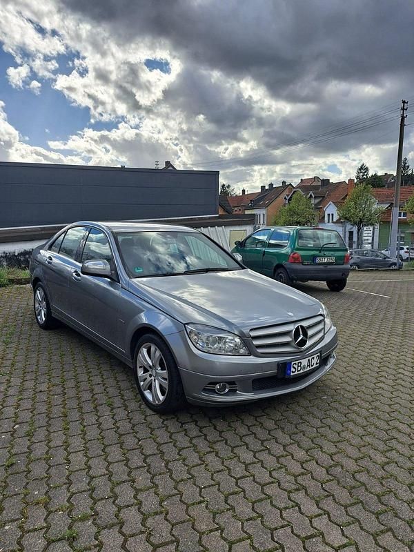 Grau Gebraucht 2008 Mercedes C320 Limousine | 3.950 € (Fairer Preis) - Bild 1/4