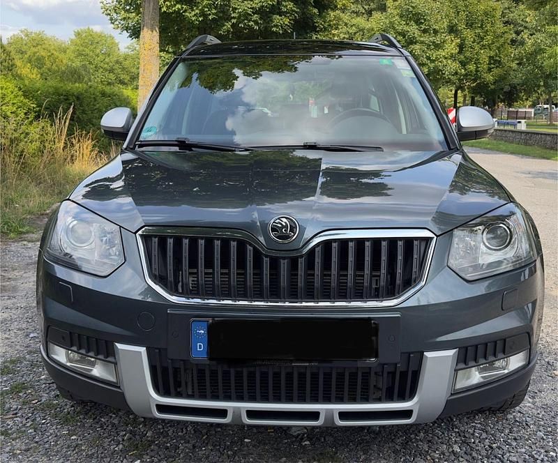 Grau Gebraucht 2014 Skoda Yeti Elegance SUV | 7.300 € (Fairer Preis) - Bild 1/4