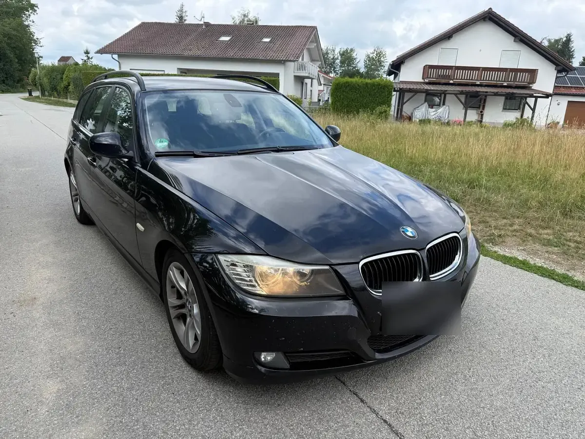 Gebraucht BMW 320 143 PS (105 kW) 2009 Schwarz Kombi