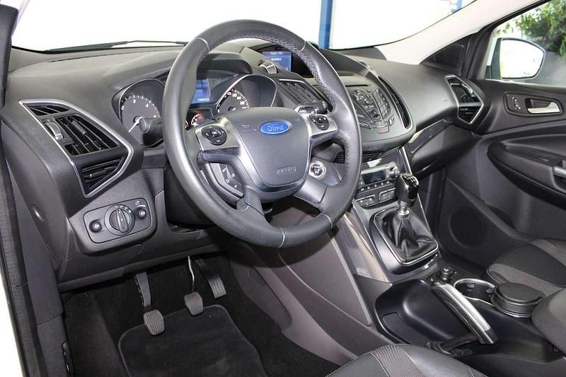 Gebraucht Ford Kuga Titanium 150 PS (110 kW) 2015 Frozen white SUV