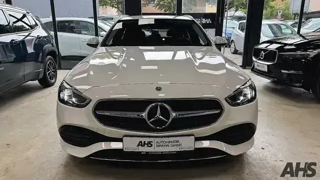 Gebraucht Mercedes C220 Avantgarde 200 PS (147 kW) 2023 Weiß Kombi