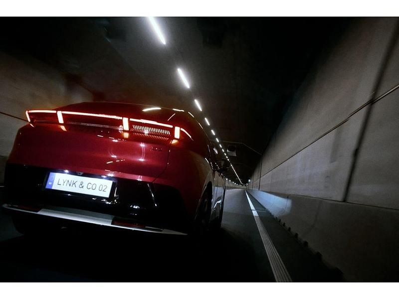 Neu Lynk & Co 02 200 kW (272 PS) 2025 Rot SUV