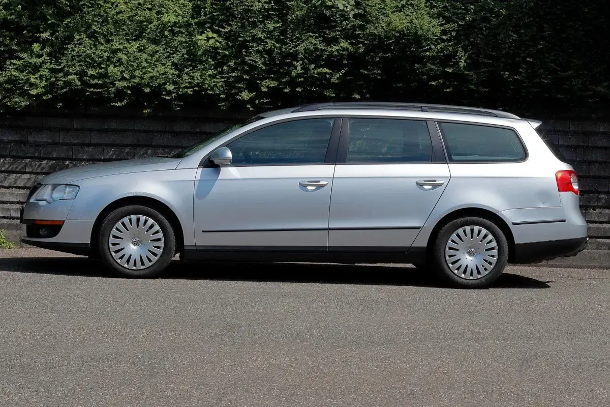 Gebraucht VW Passat 140 PS (102 kW) 2010 Silber Kombi