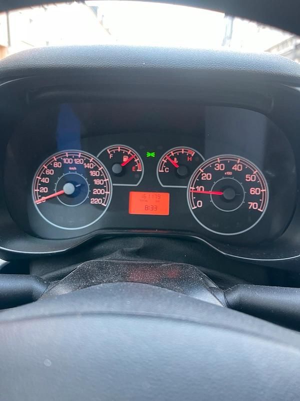 Gebraucht Fiat Punto 69 PS (50 kW) 2011 Weiß Kleinwagen