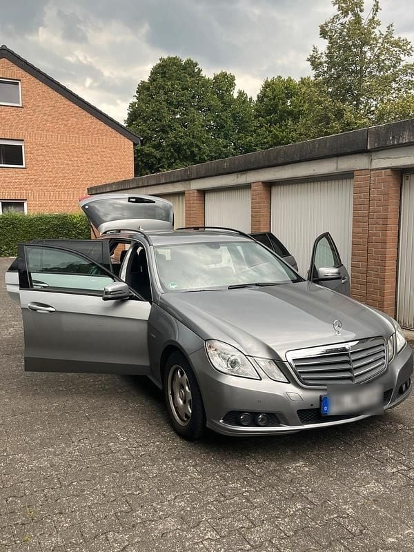 Gebraucht Mercedes E200 136 PS (100 kW) 2011 Grau Kombi