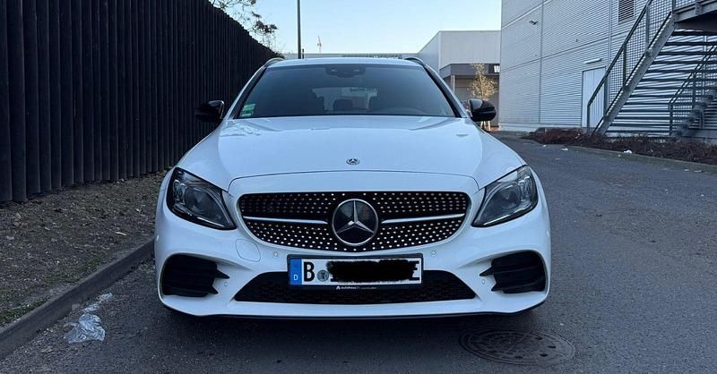 Weiß Gebraucht 2020 Mercedes C300e Kombi | 21.380 € (Fairer Preis) - Bild 1/4