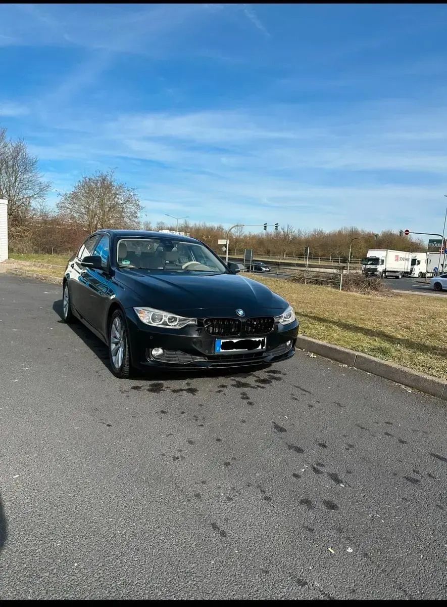 Gebraucht BMW 318 143 PS (105 kW) 2012 Schwarz Limousine