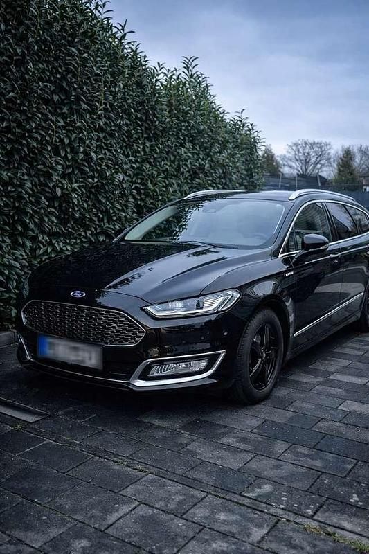 Gebraucht Ford Mondeo Vignale 211 PS (155 kW) 2015 Schwarz Kombi
