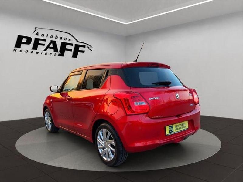 Gebraucht Suzuki Swift Comfort 83 PS (61 kW) 2020 Rot Kleinwagen